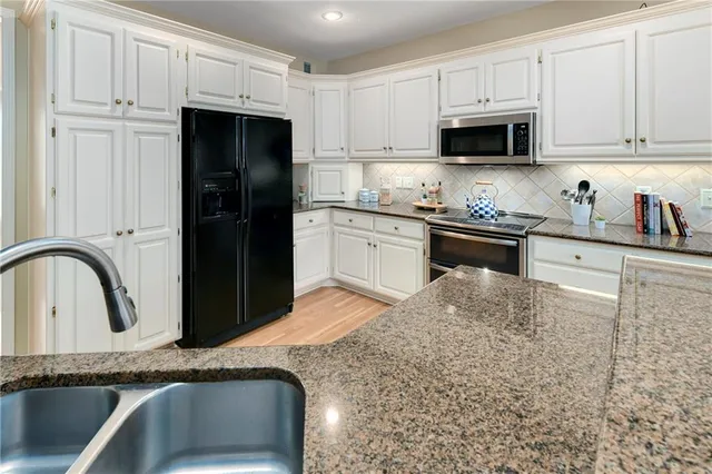 $650,000 | 5102 West 161st Terrace, Overland Park, KS 66085