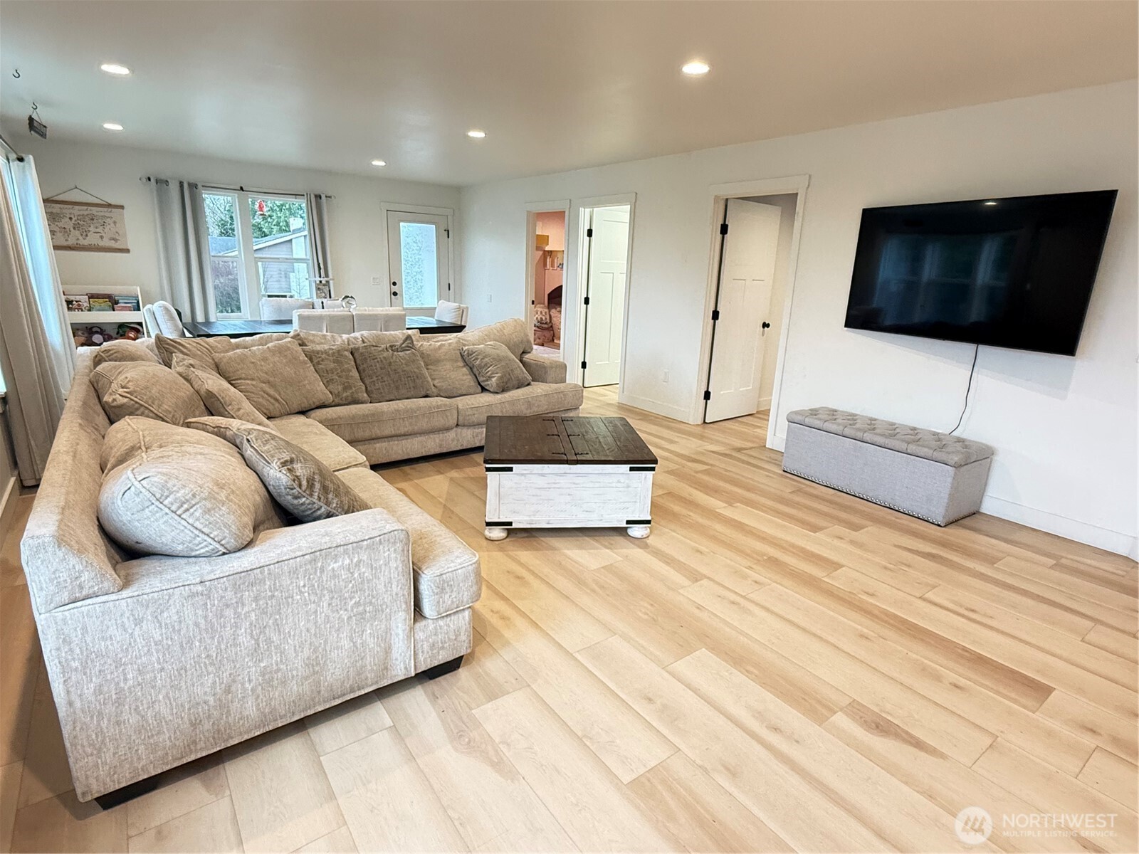403 A Street South Bend, WA 98586 - Photo 5 of 20 a living room with furniture and a flat screen tv