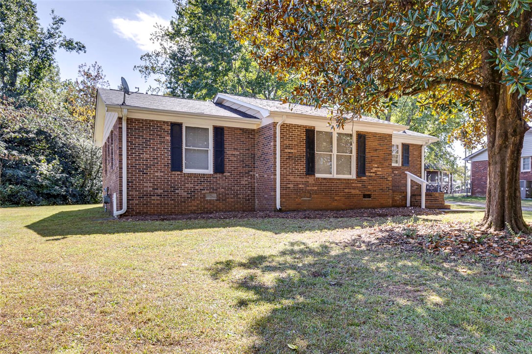 419 Rollingwood Drive Easley, SC 29640 - Photo 2 of 30