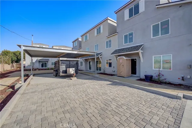 a view of a yard with an empty space