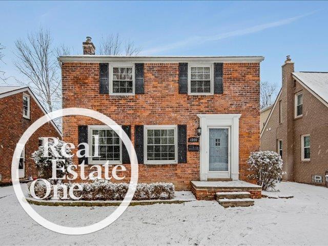 1200 Roslyn Road Grosse Pointe, MI 48236 - Photo 2 of 31 50139075-932E6FC8-D26B-4353-89B5-4553F144CD51.JPG