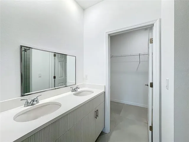 wooden floor & closet in a room