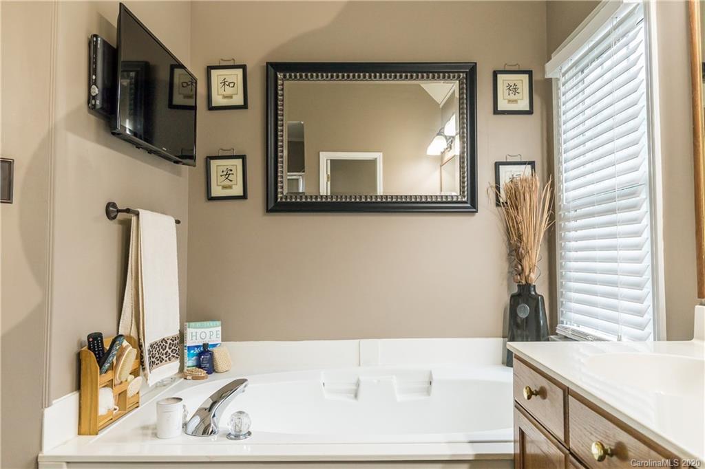 10622 Hellebore Road Charlotte, NC 28213 - Photo 30 of 37 Gallery Image 30