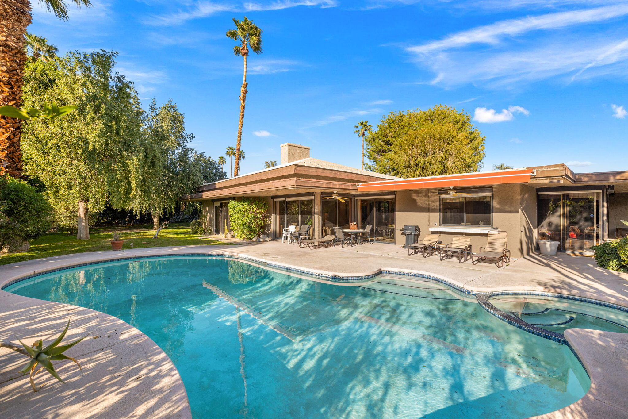40675 East Thunderbird Terrace Rancho Mirage, CA 92270 - Photo 15 of 58 a view of a house with swimming pool and sitting area