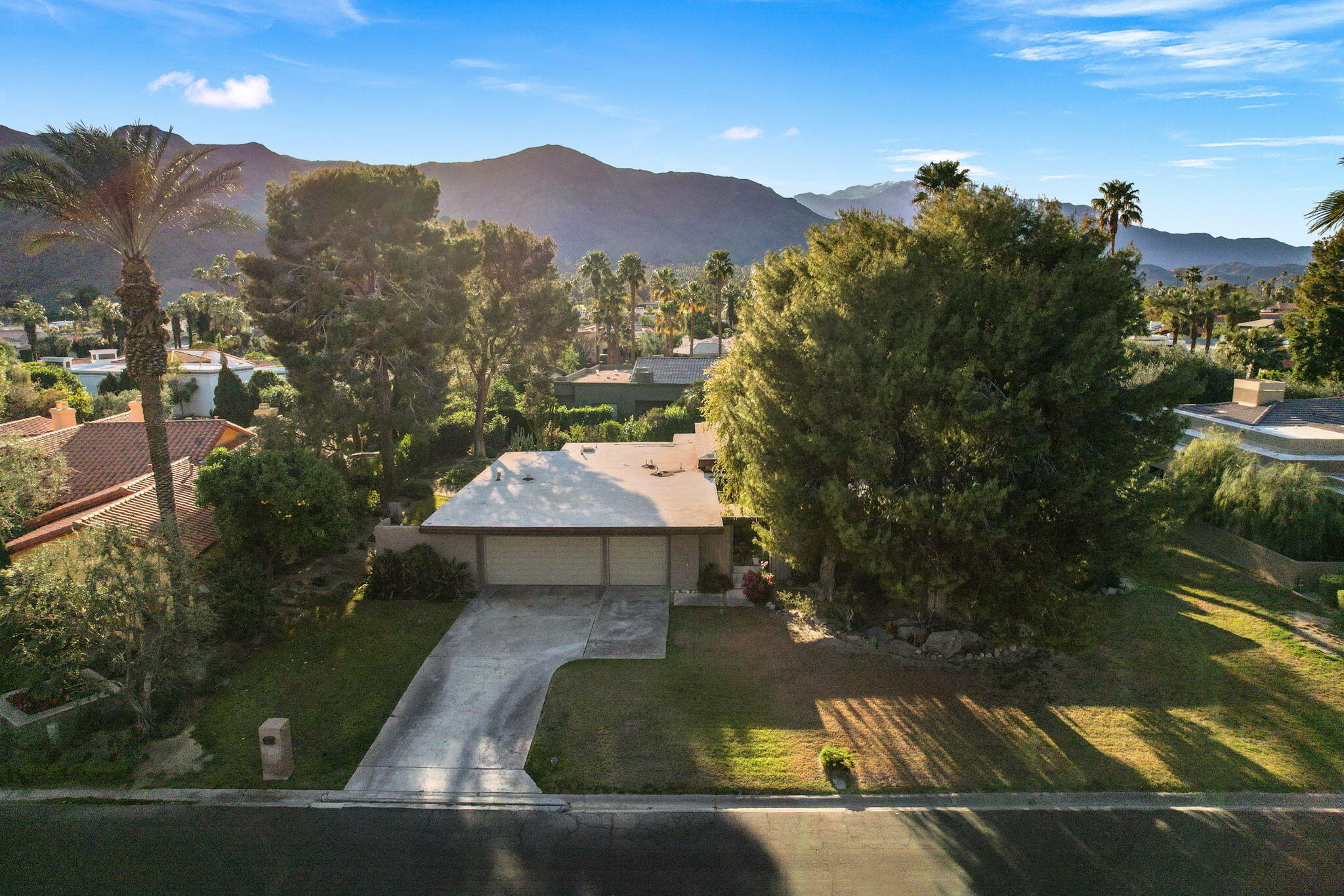 40675 East Thunderbird Terrace Rancho Mirage, CA 92270 - Photo 3 of 58 a view of a terrace with a garden