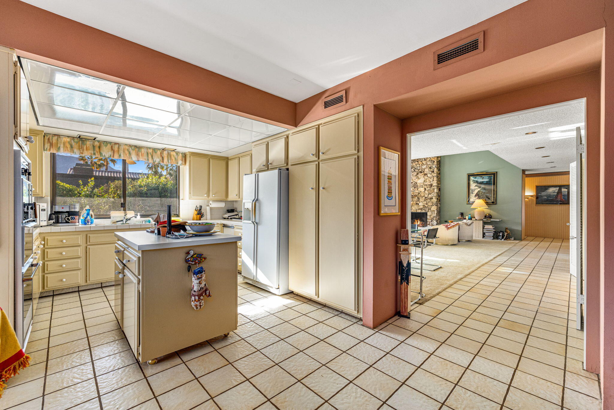 40675 East Thunderbird Terrace Rancho Mirage, CA 92270 - Photo 33 of 58 a view of a living room and kitchen with furniture