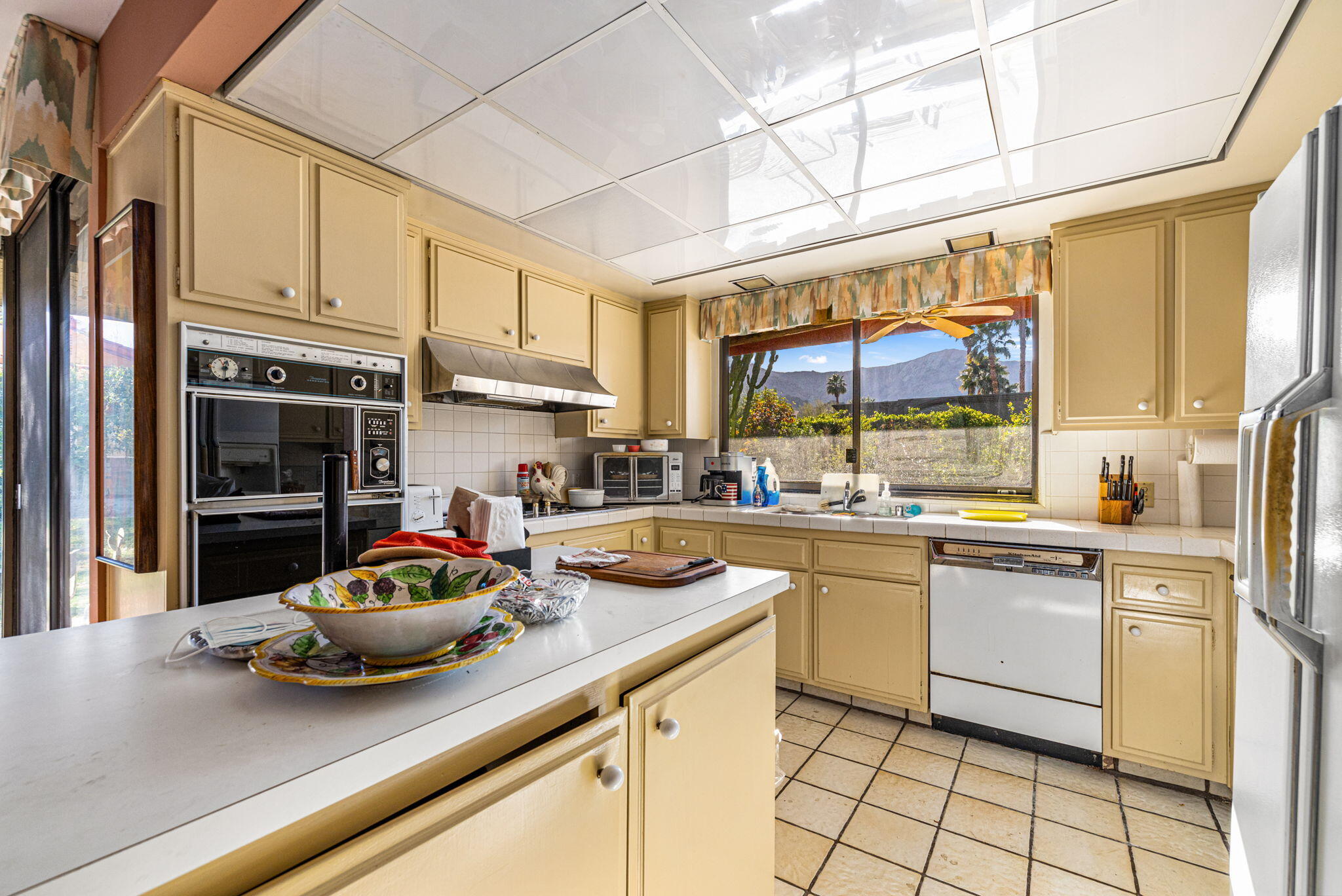 40675 East Thunderbird Terrace Rancho Mirage, CA 92270 - Photo 34 of 58 a kitchen with stainless steel appliances a stove a sink and cabinets