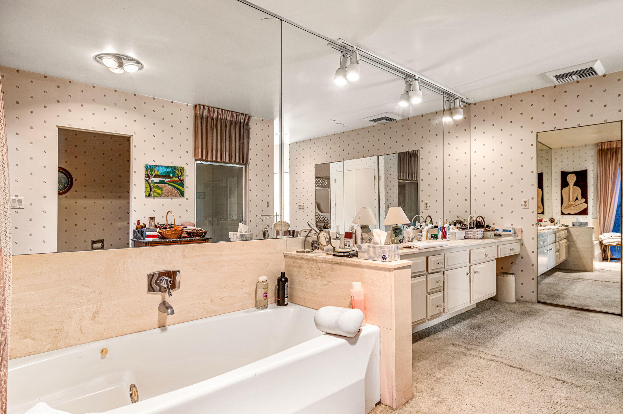 40675 East Thunderbird Terrace Rancho Mirage, CA 92270 - Photo 48 of 58 a bathroom with a bathtub a double vanity sink and mirror