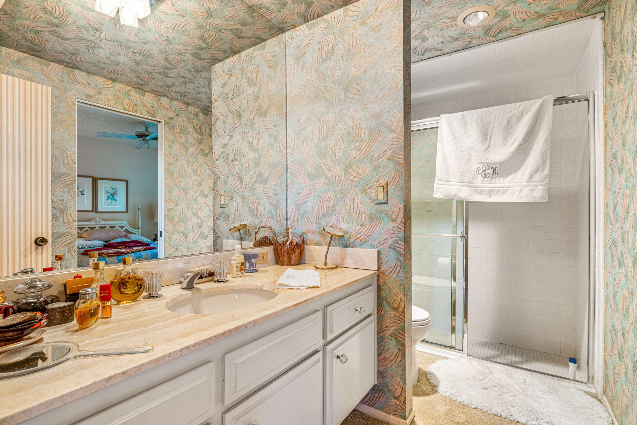 40675 East Thunderbird Terrace Rancho Mirage, CA 92270 - Photo 56 of 58 a bathroom with a double vanity sink and a mirror