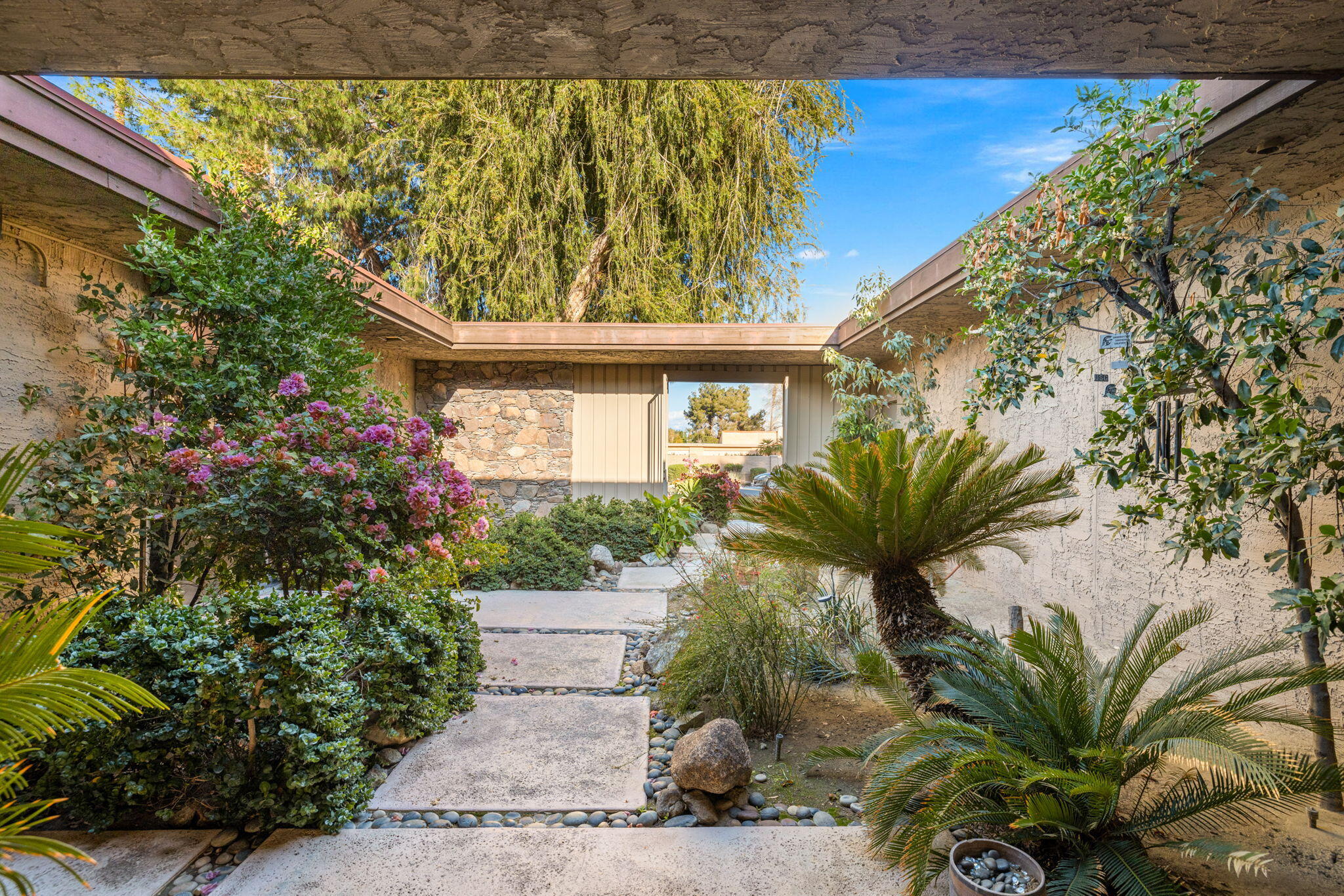 40675 East Thunderbird Terrace Rancho Mirage, CA 92270 - Photo 8 of 58 a front view of a house with a garden