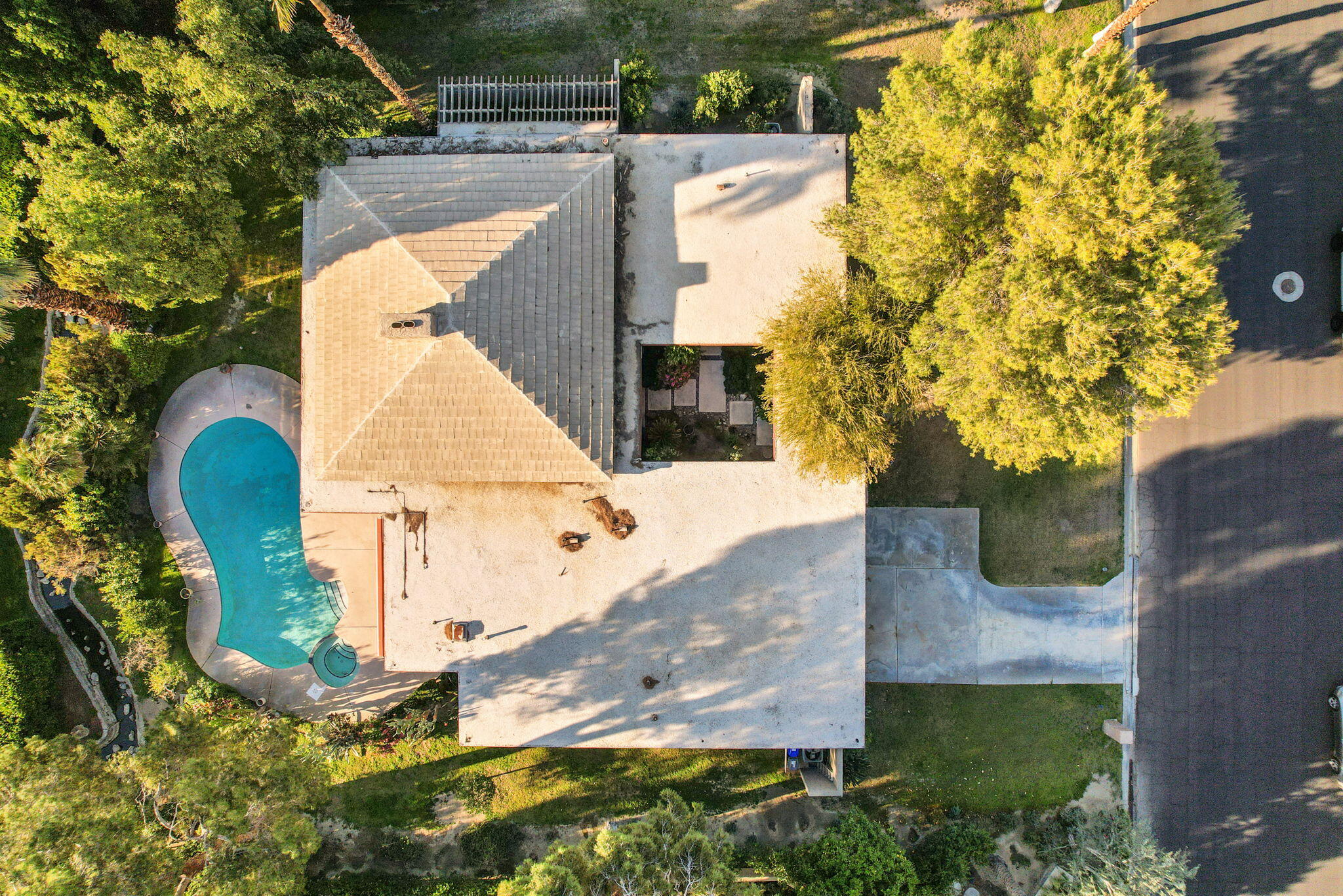40675 East Thunderbird Terrace Rancho Mirage, CA 92270 - Photo 9 of 58 a view of entryway
