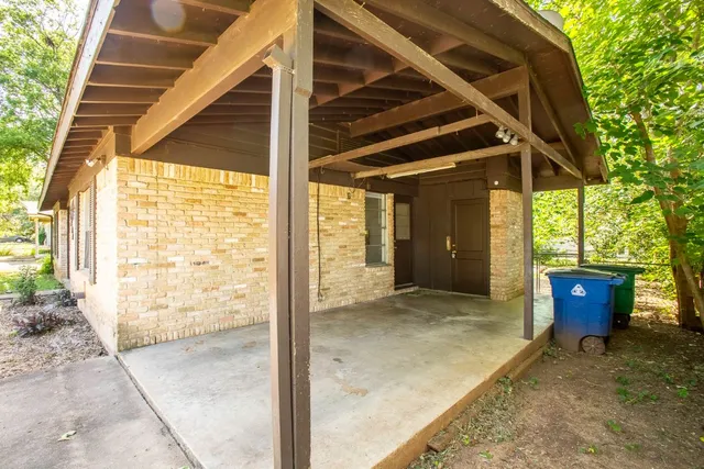 a view of backyard with tub and windows