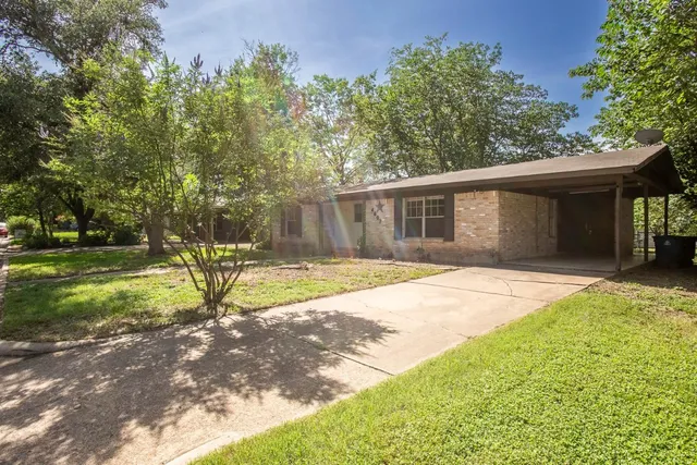 a house with swimming pool in front of it