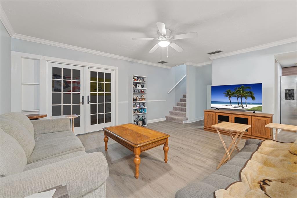 1112 Longfellow Road Sarasota, FL 34243 - Photo 4 of 48 a living room with furniture a rug and a window