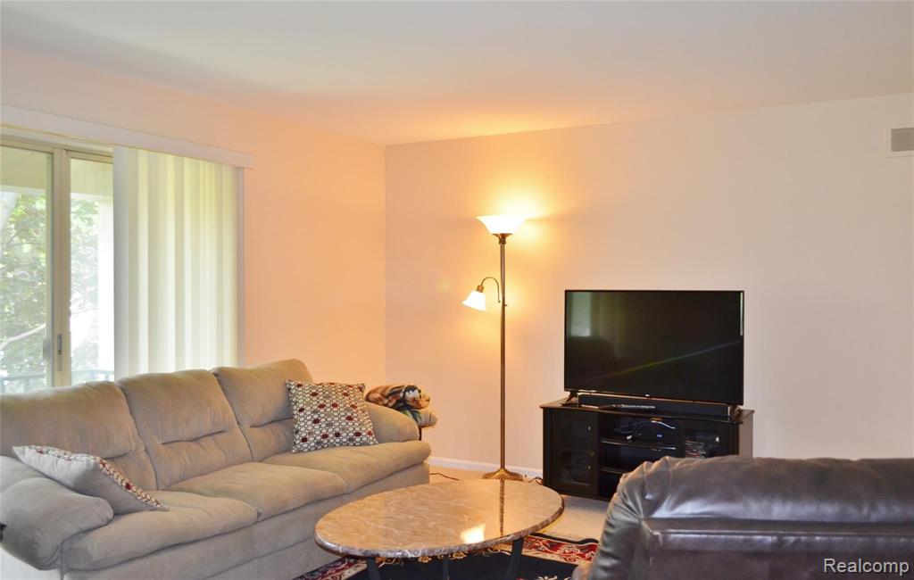 29602 Middlebelt Road, Unit 2801 Farmington Hills, MI 48334 - Photo 3 of 42