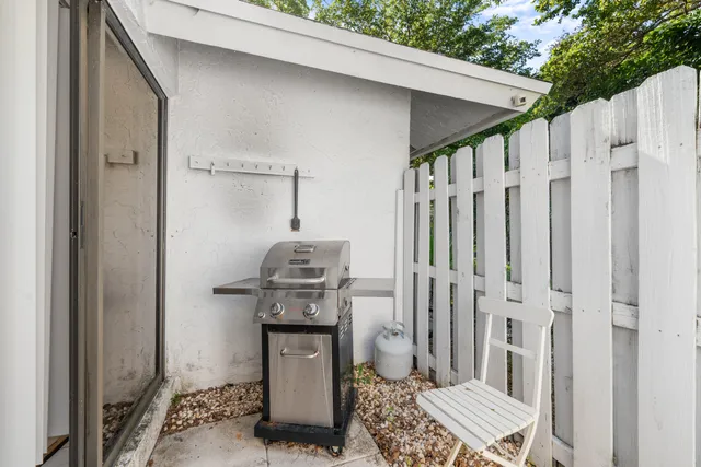 $9,500 | 2221 Florida Boulevard, Delray Beach, FL 33483