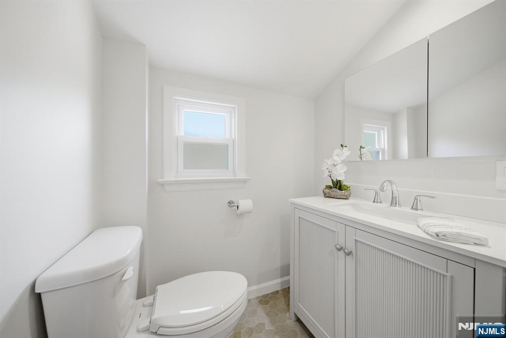 386 Kinderkamack Road Oradell, NJ 07649 - Photo 8 of 18