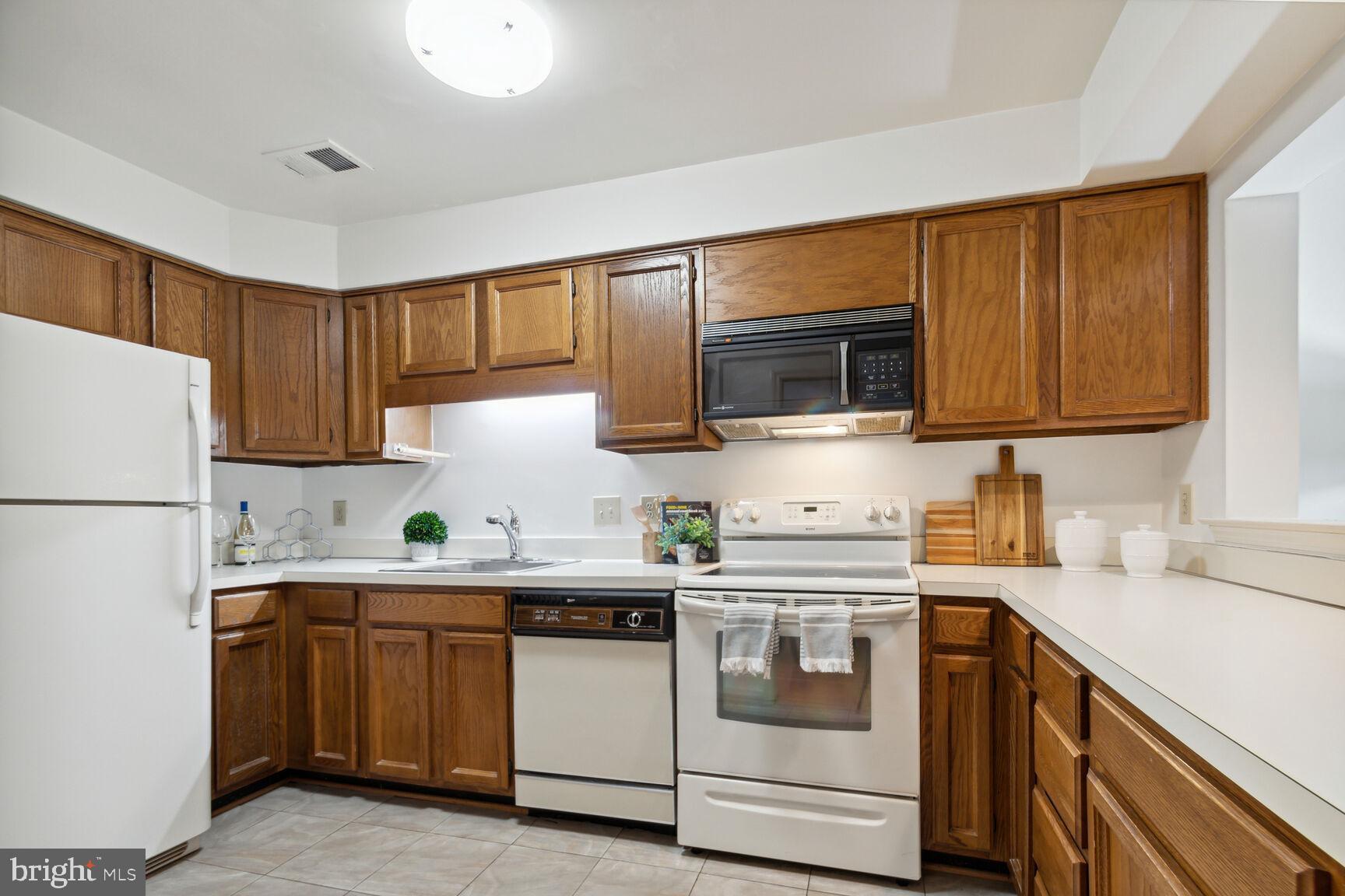 10717 Kings Riding Way, Unit 302 Rockville, MD 20852 - Photo 9 of 33