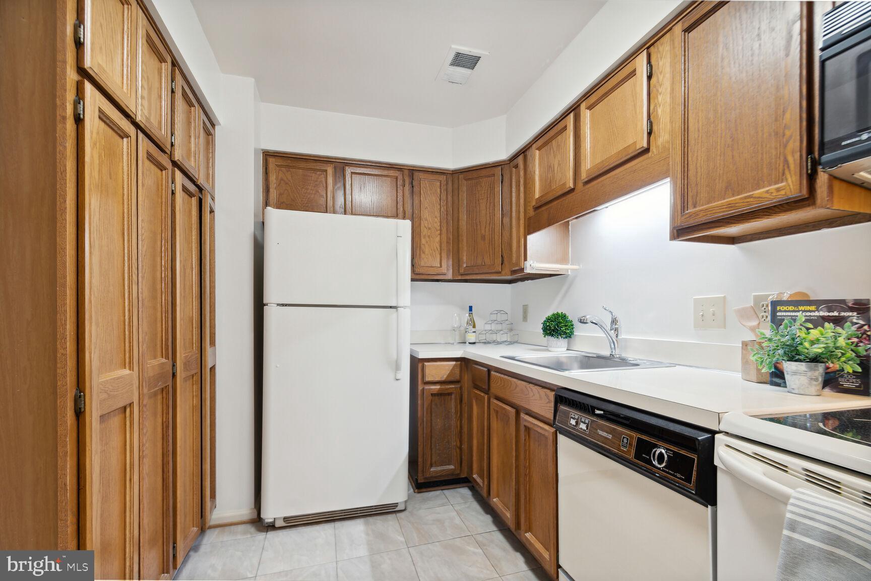 10717 Kings Riding Way, Unit 302 Rockville, MD 20852 - Photo 10 of 33