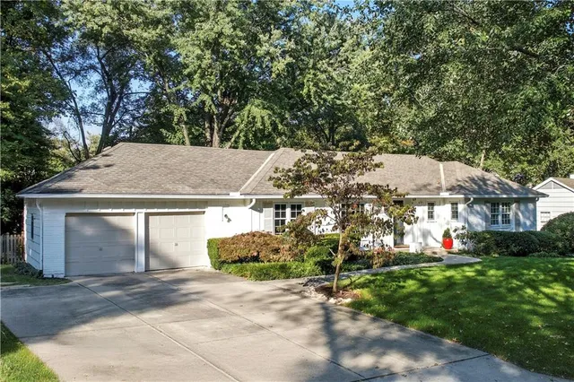 $1,100,000 | 3204 West 81st Terrace, Leawood, KS 66206