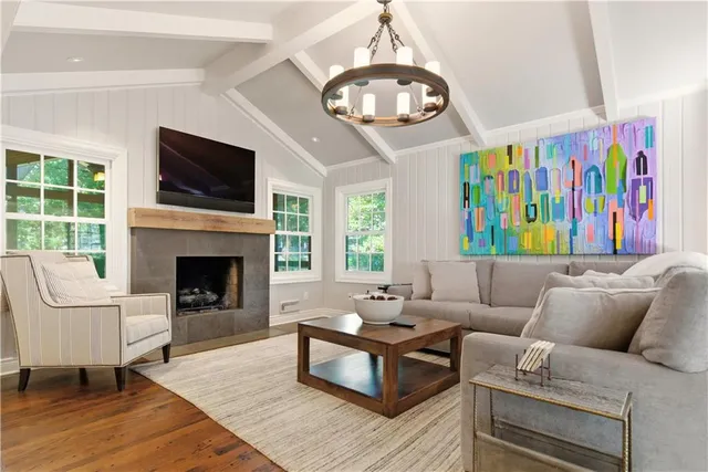 $1,100,000 | 3204 West 81st Terrace, Leawood, KS 66206