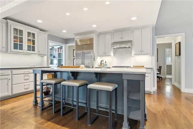 $1,100,000 | 3204 West 81st Terrace, Leawood, KS 66206