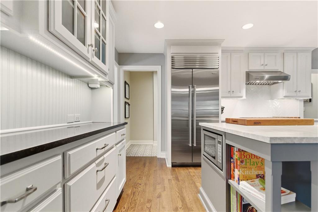 3204 West 81st Terrace Leawood, KS 66206 - Photo 17 of 68