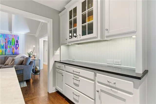 $1,100,000 | 3204 West 81st Terrace, Leawood, KS 66206