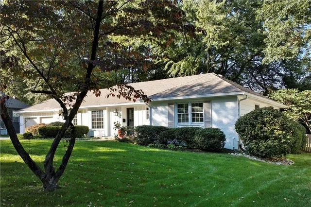 $1,100,000 | 3204 West 81st Terrace, Leawood, KS 66206