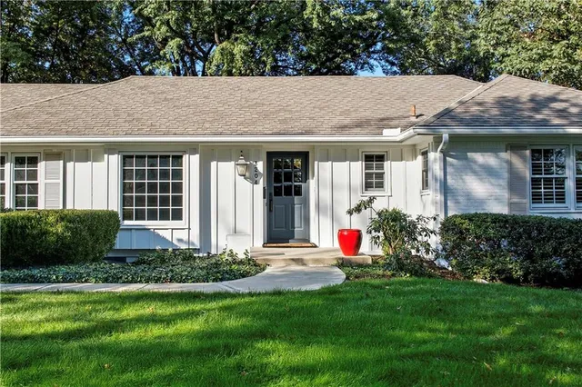 $1,100,000 | 3204 West 81st Terrace, Leawood, KS 66206