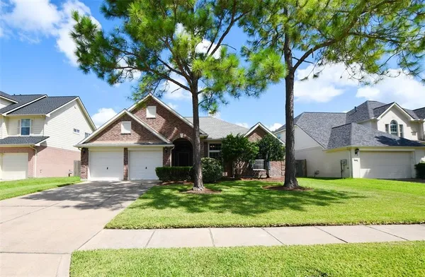$2,400 | 3111 Zelko Drive, Pearland, TX 77584