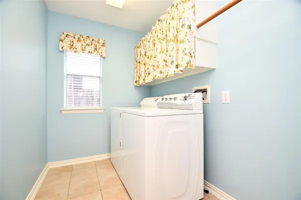 $2,400 | 3111 Zelko Drive, Pearland, TX 77584