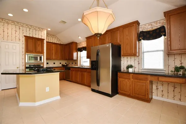 $2,400 | 3111 Zelko Drive, Pearland, TX 77584