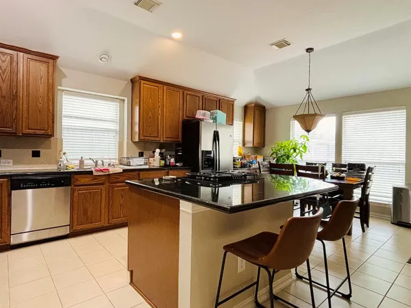 $2,400 | 3111 Zelko Drive, Pearland, TX 77584