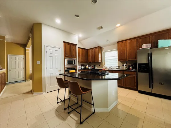 $2,400 | 3111 Zelko Drive, Pearland, TX 77584