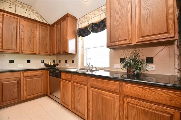 $2,400 | 3111 Zelko Drive, Pearland, TX 77584