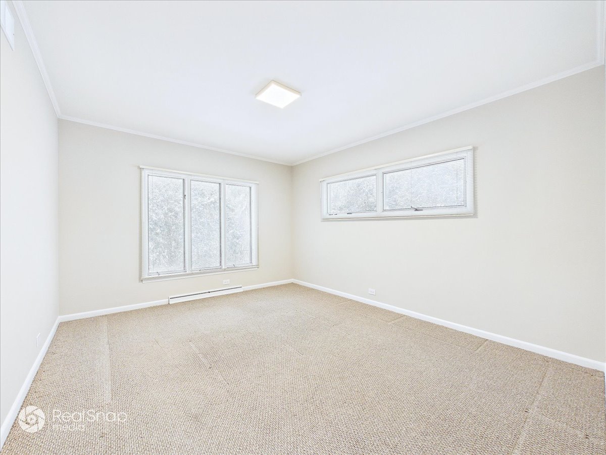 730 Sheridan Road Highland Park, IL 60035 - Photo 23 of 48 an empty room with windows