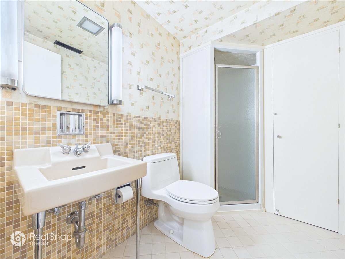 730 Sheridan Road Highland Park, IL 60035 - Photo 30 of 48 a bathroom with a sink a toilet and shower