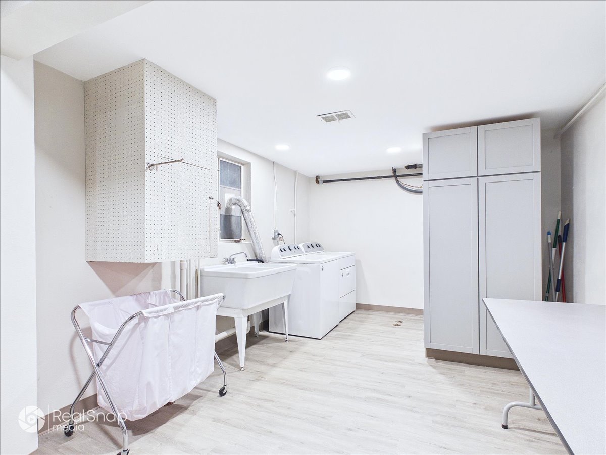 730 Sheridan Road Highland Park, IL 60035 - Photo 32 of 48 a large white kitchen with a sink and a large mirror