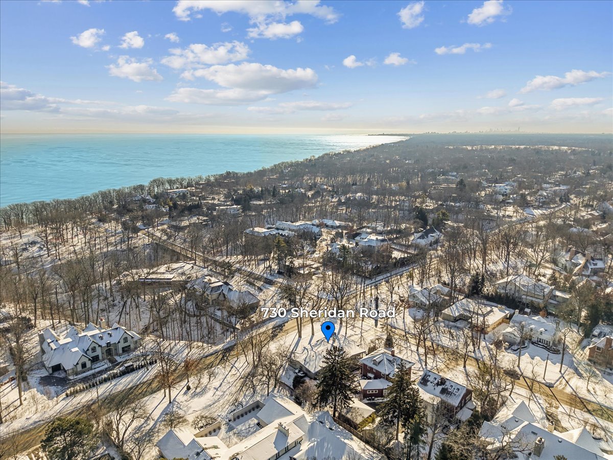 730 Sheridan Road Highland Park, IL 60035 - Photo 47 of 48 an aerial view of a house with a outdoor space