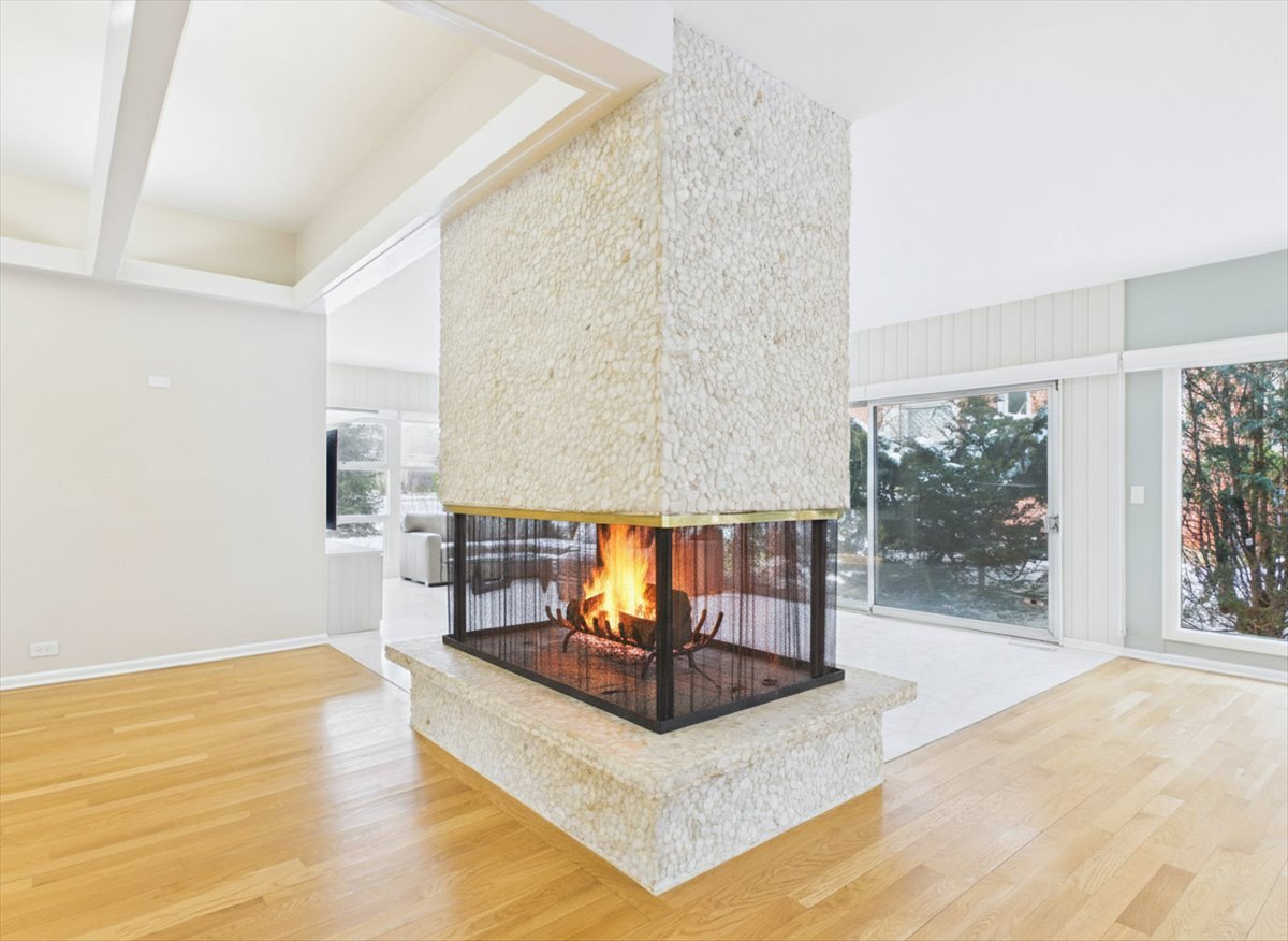 730 Sheridan Road Highland Park, IL 60035 - Photo 6 of 48 a living room with furniture