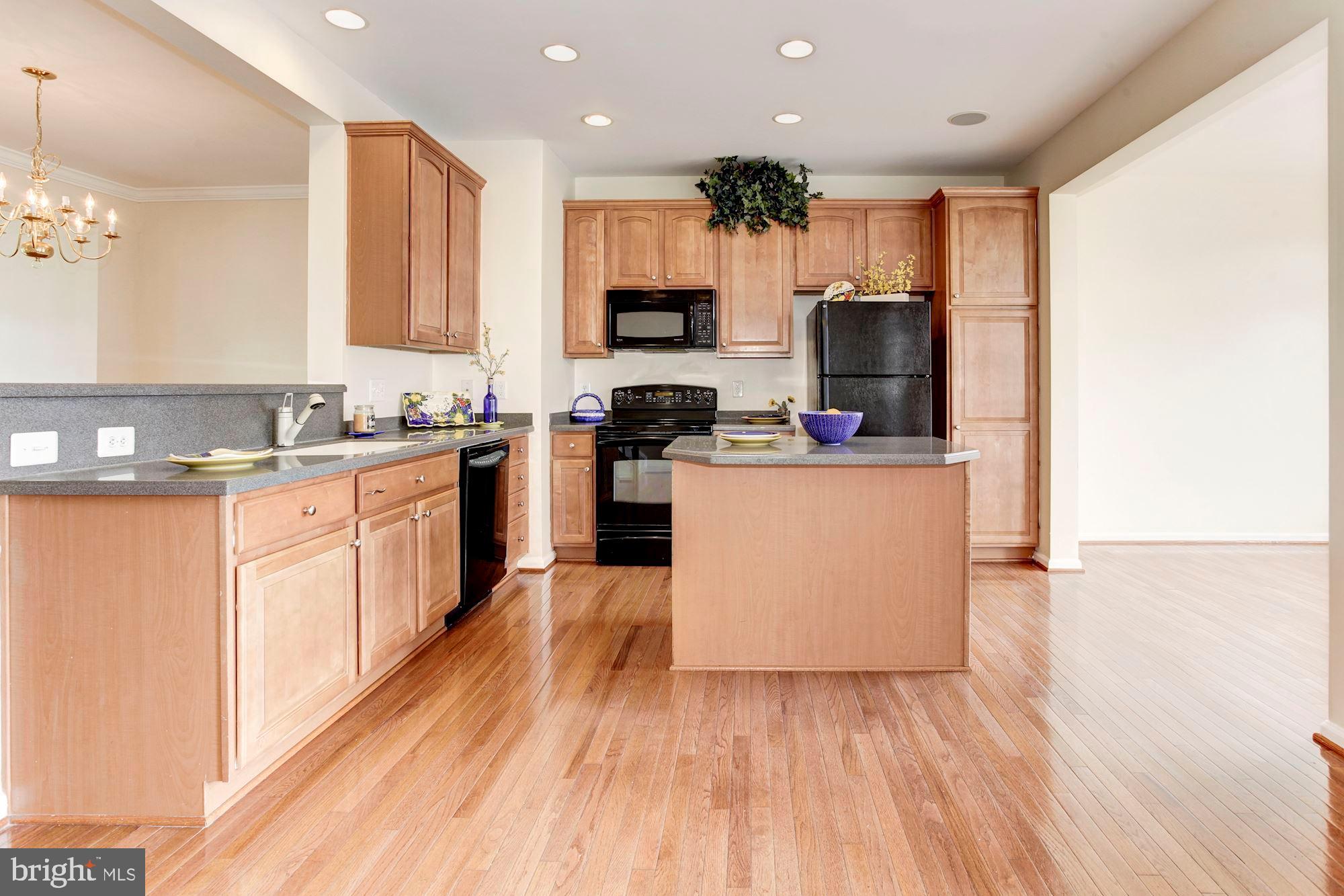 16618 Barge Circle Woodbridge, VA 22191 - Photo 32 of 65 Huge kitchen with ctr island