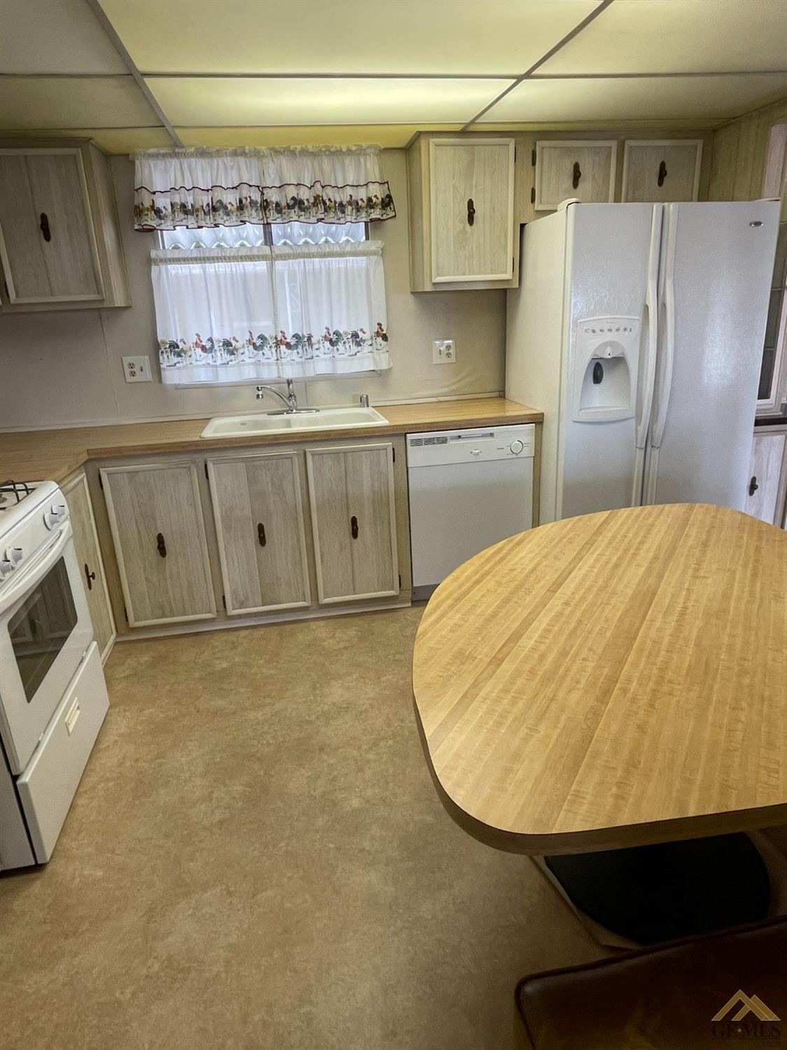 Undisclosed Address Bakersfield, CA 93308 - Photo 17 of 40 a view of a kitchen with electric appliances