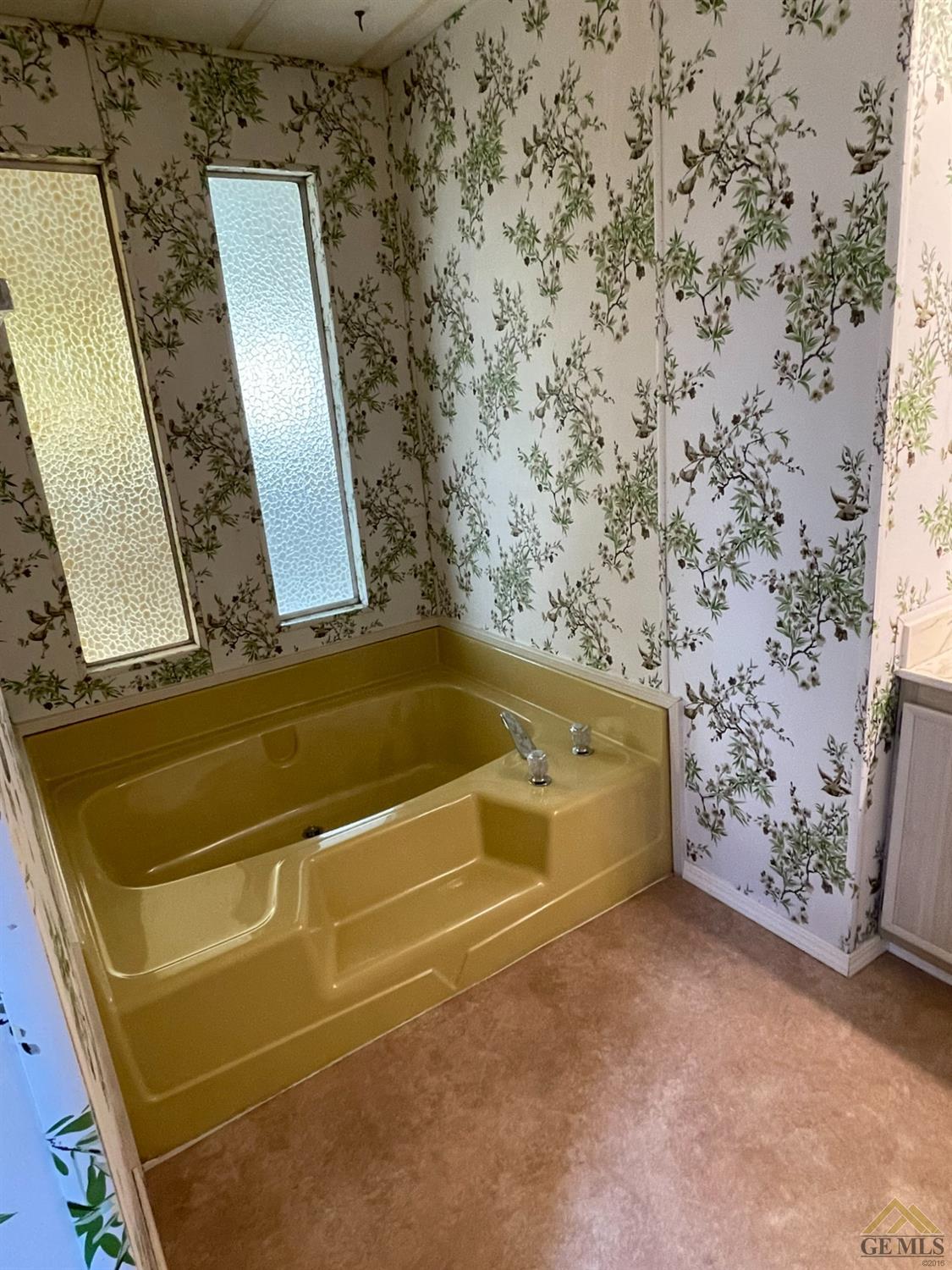 Undisclosed Address Bakersfield, CA 93308 - Photo 30 of 40 a bathroom with a bathtub