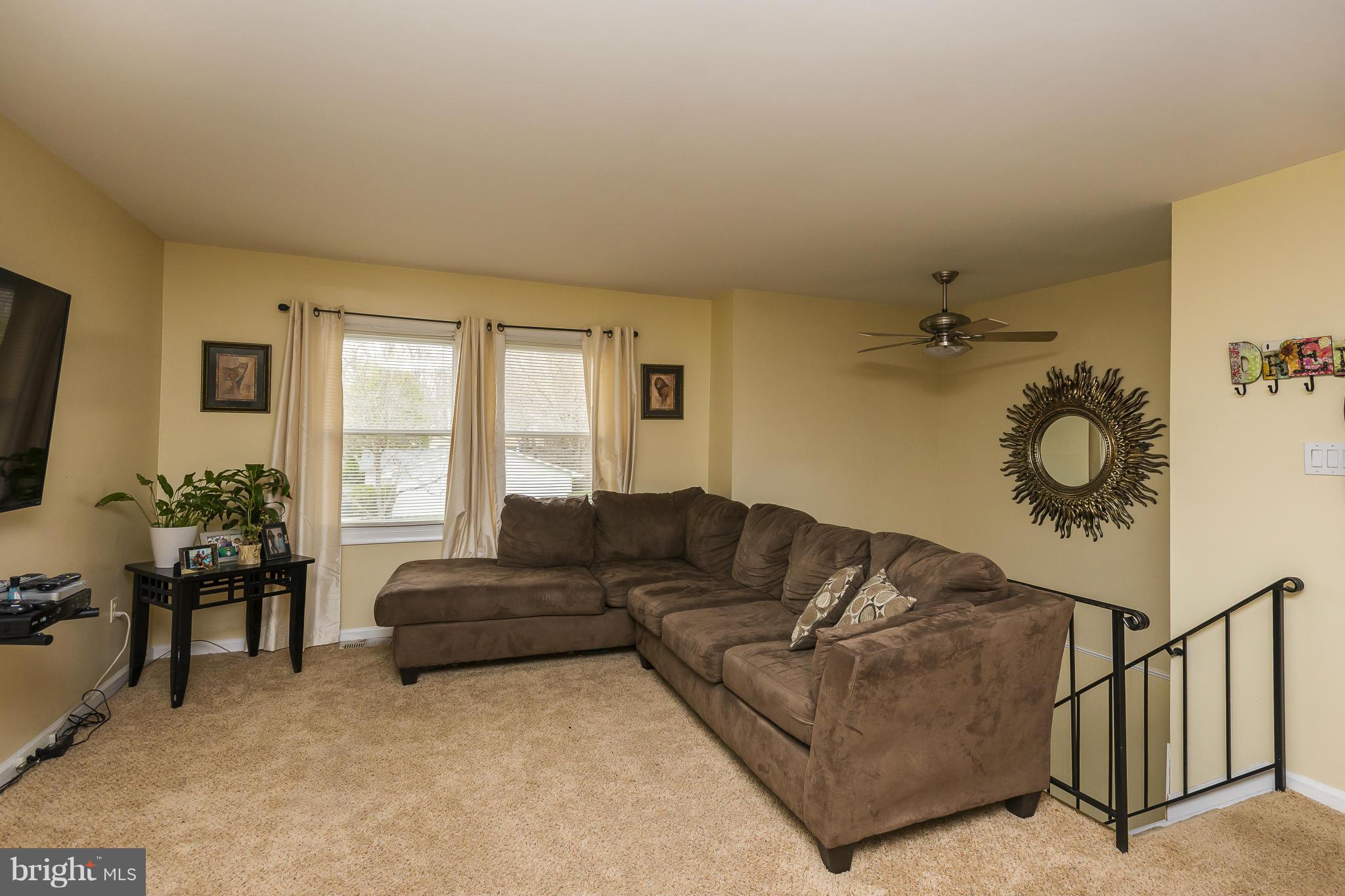 2239 Dairy Farm Road Gambrills, MD 21054 - Photo 8 of 23 Living Room