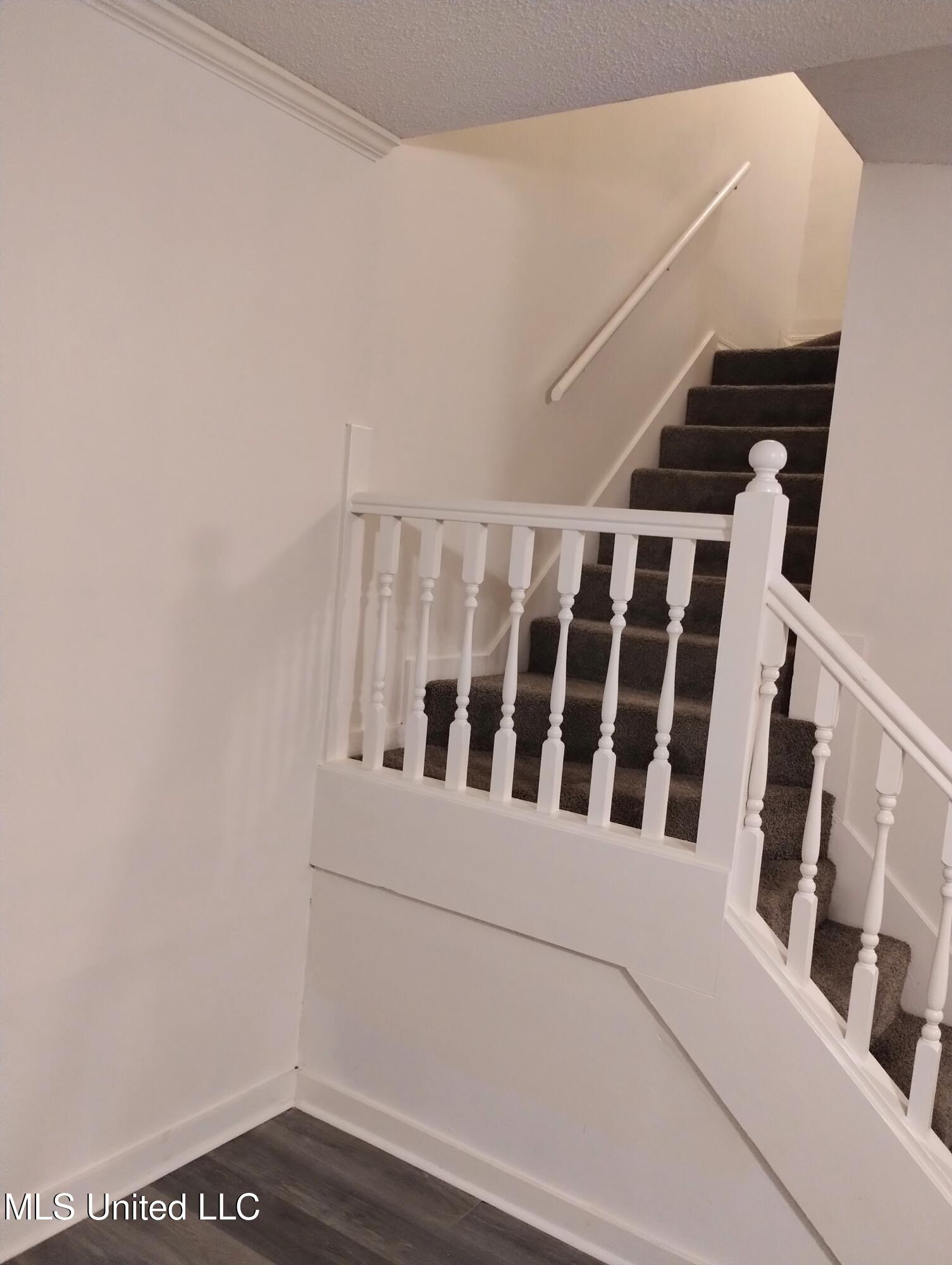 758 Wicklow Place, Unit B Ridgeland, MS 39157 - Photo 12 of 19 Stairs