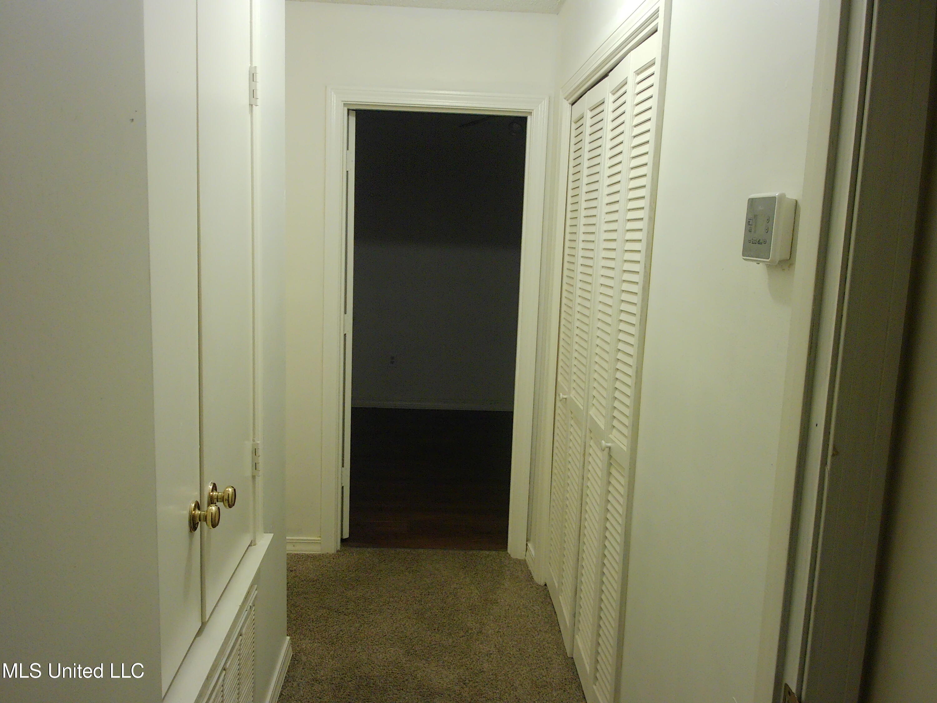 758 Wicklow Place, Unit B Ridgeland, MS 39157 - Photo 13 of 19 Upstairs Hallway