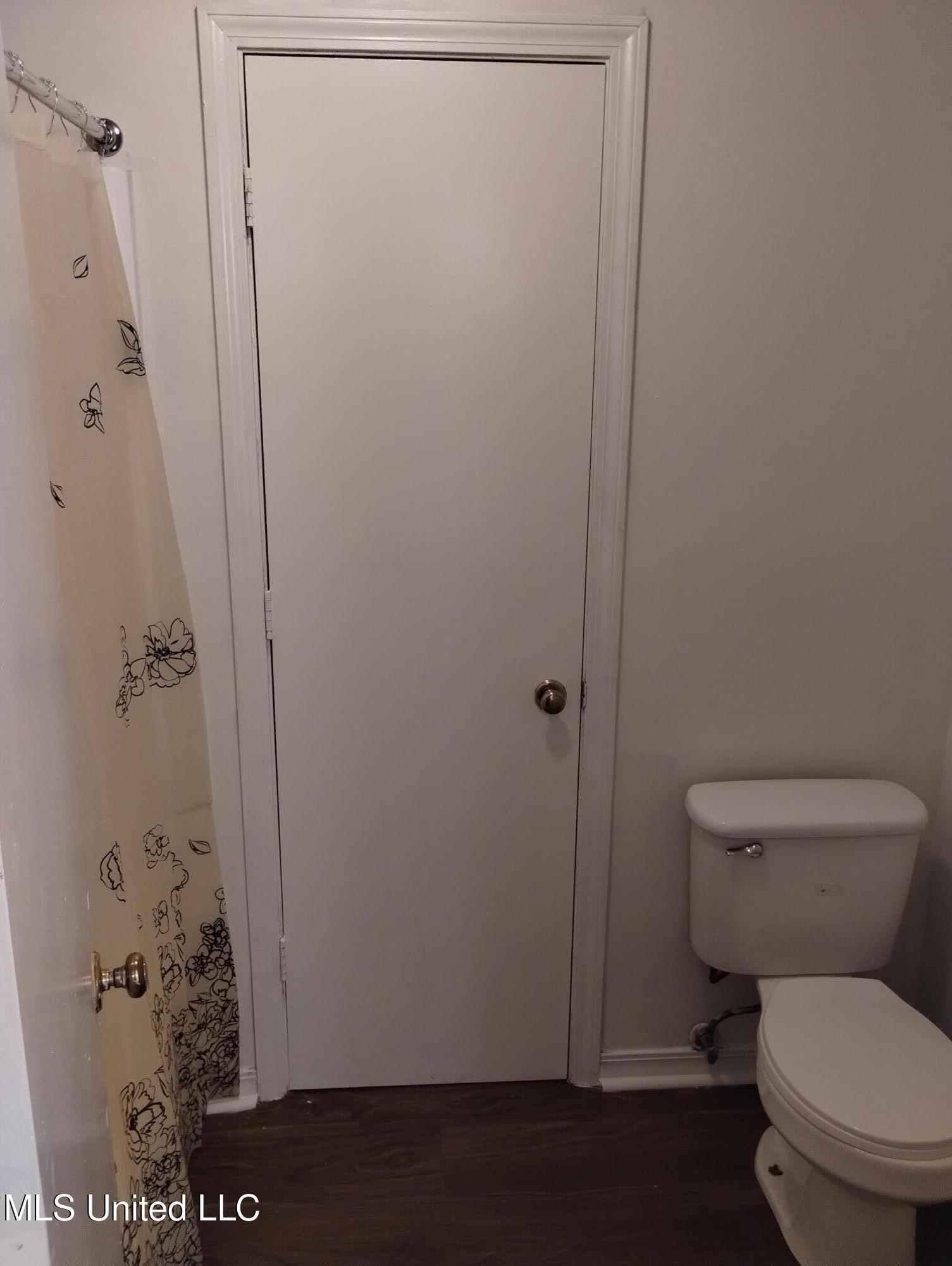 758 Wicklow Place, Unit B Ridgeland, MS 39157 - Photo 17 of 19 Upstairs Bathroom