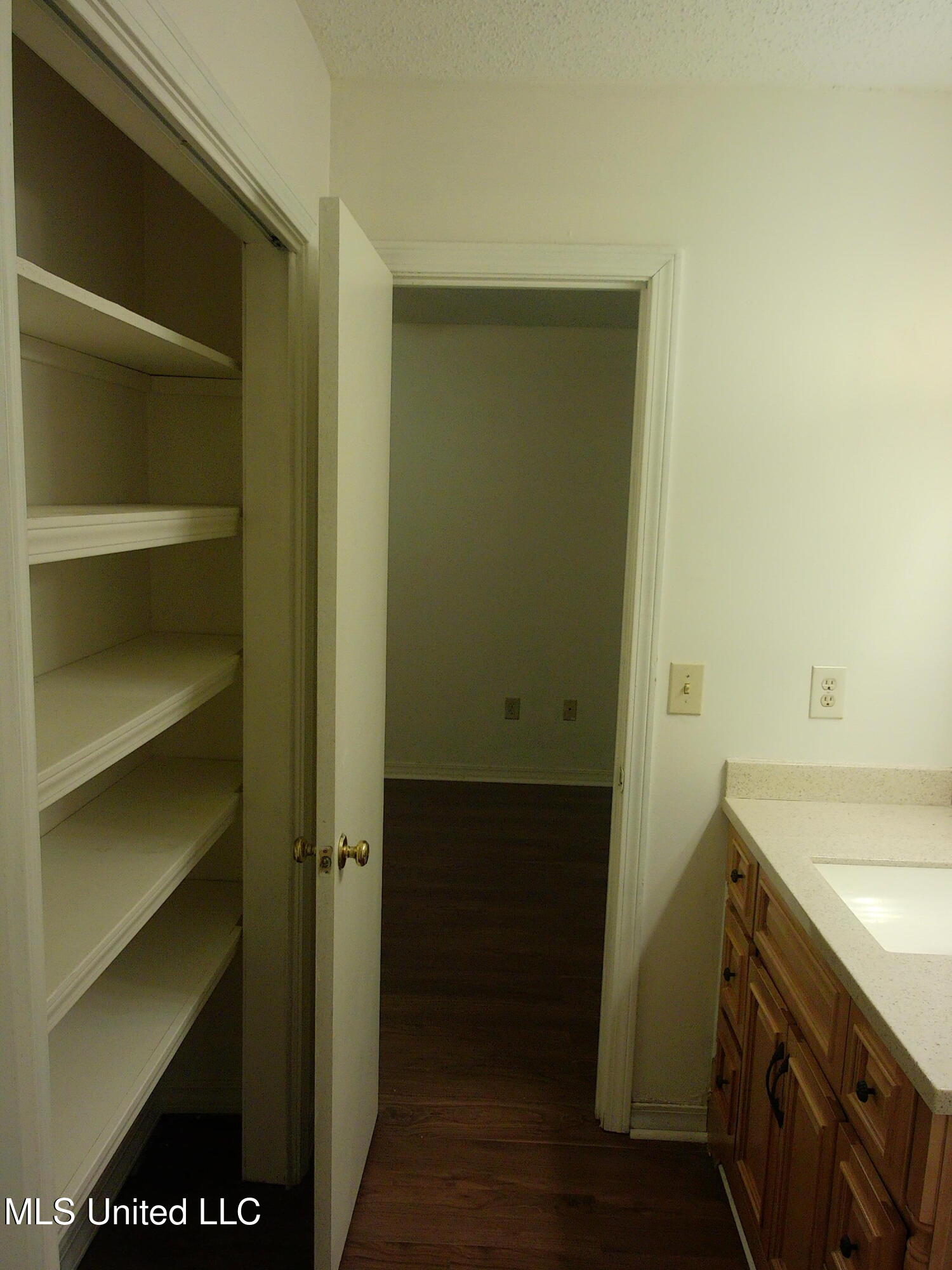 758 Wicklow Place, Unit B Ridgeland, MS 39157 - Photo 19 of 19 Upstairs Bathroom