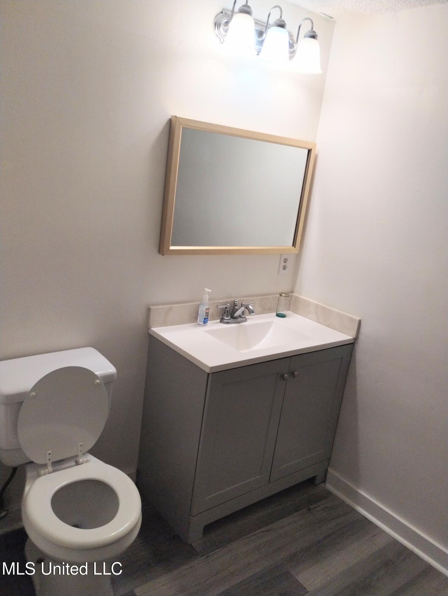 758 Wicklow Place, Unit B Ridgeland, MS 39157 - Photo 10 of 19 Bathroom